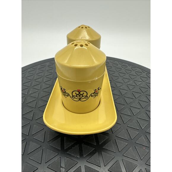 Vintage Eagle Brand Mid Century Yellow Retro Salt & Pepper Plastic Shakers NEW - Picture 2 of 8